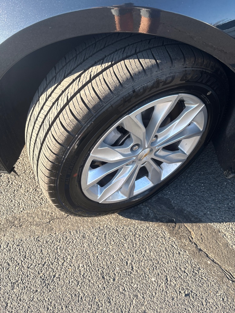 Photo 9 of this CHEVROLET MALIBU