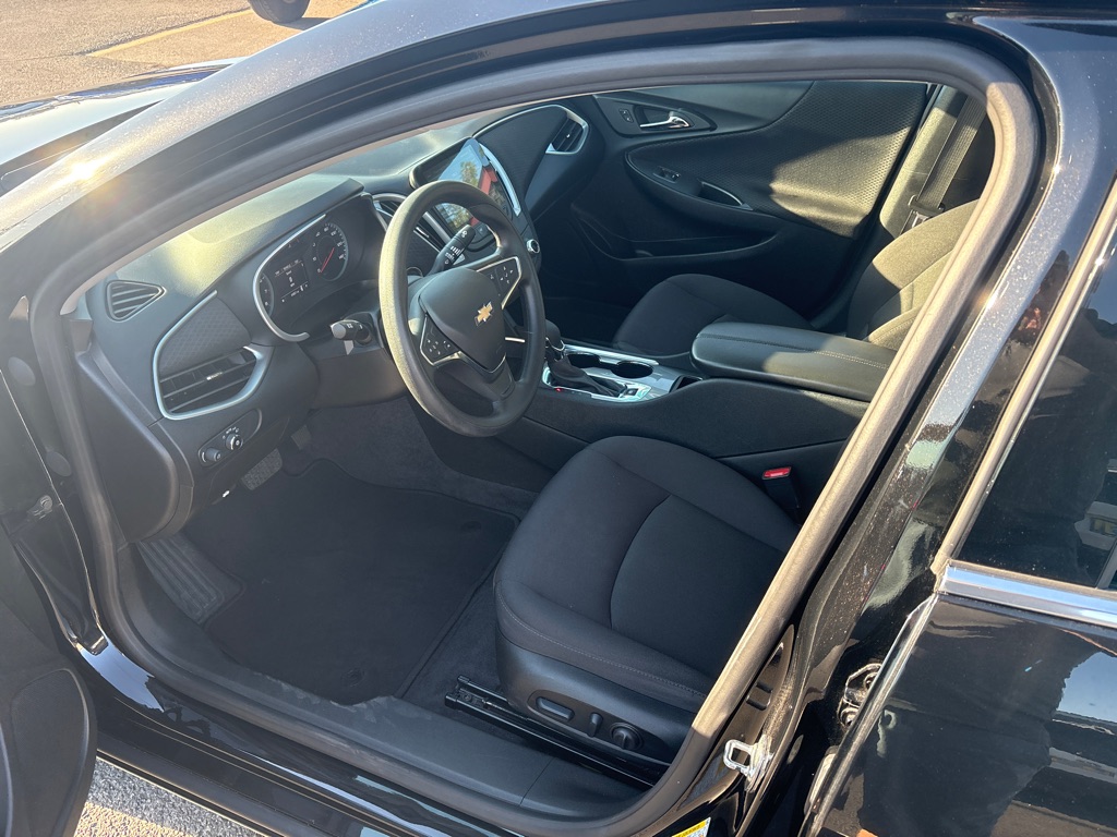 Photo 12 of this CHEVROLET MALIBU