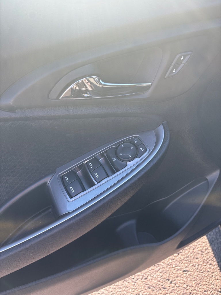 Photo 14 of this CHEVROLET MALIBU