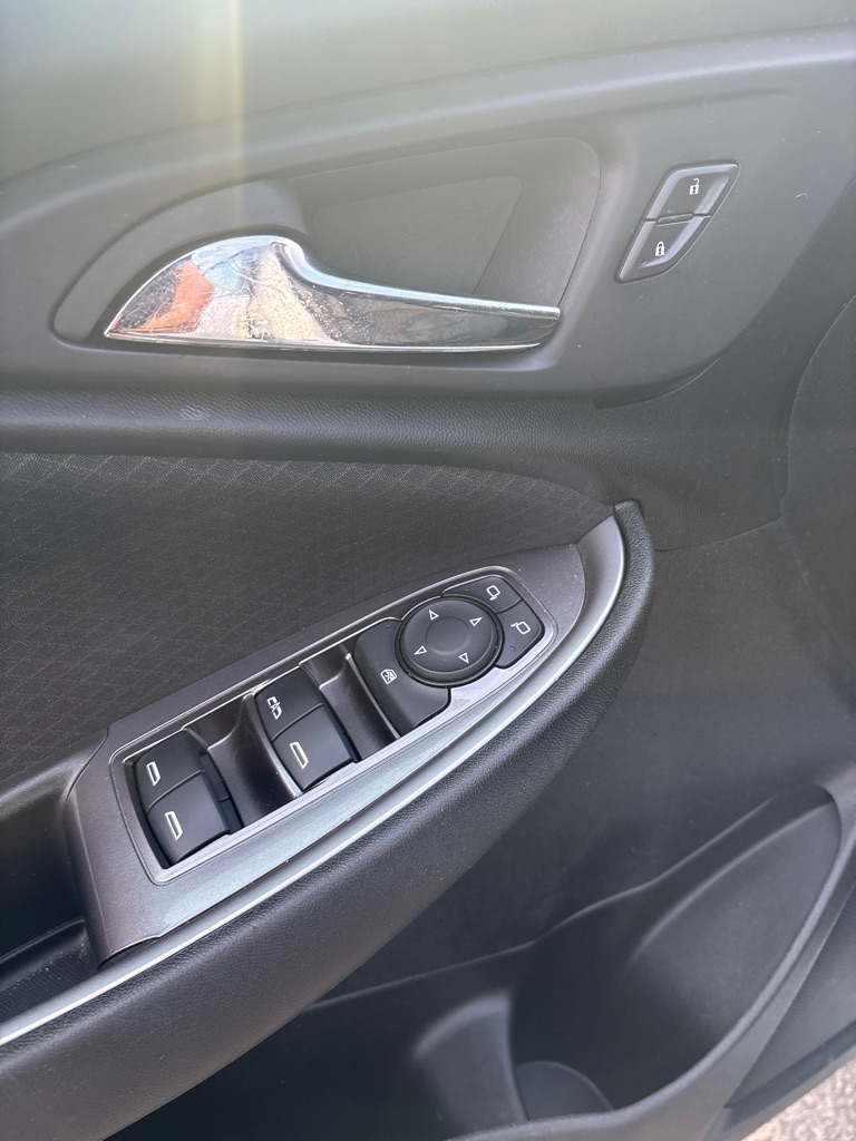 Photo 14 of this CHEVROLET MALIBU