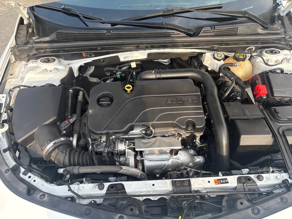 Photo 10 of this CHEVROLET MALIBU