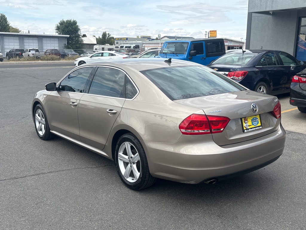 Photo 3 of this VOLKSWAGEN PASSAT