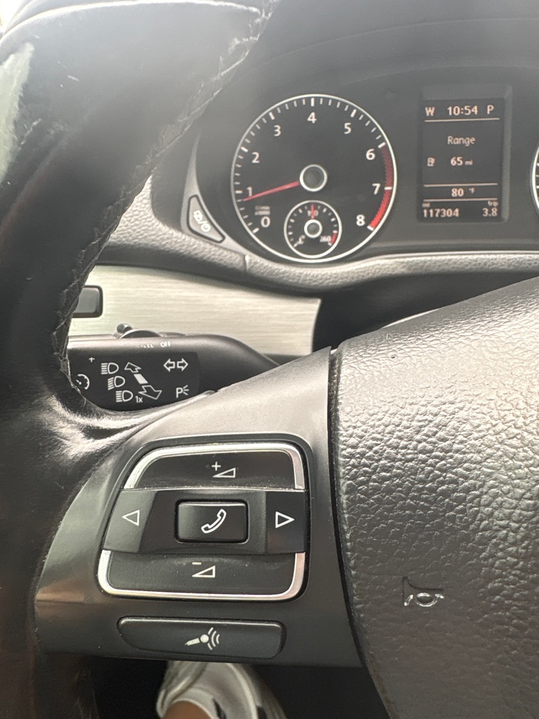 Photo 17 of this VOLKSWAGEN PASSAT