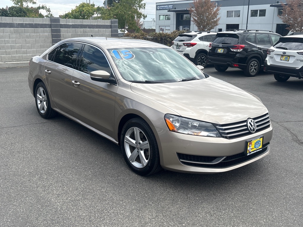 Photo 5 of this VOLKSWAGEN PASSAT