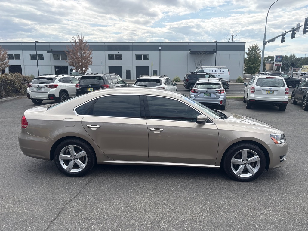 Photo 6 of this VOLKSWAGEN PASSAT