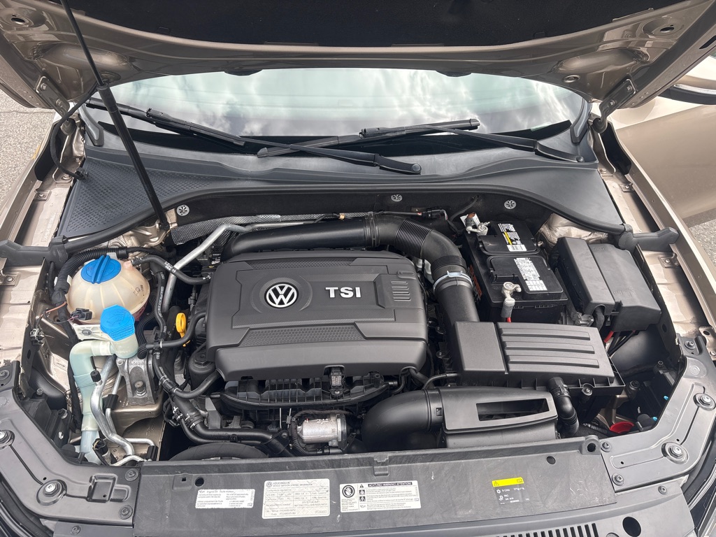 Photo 10 of this VOLKSWAGEN PASSAT