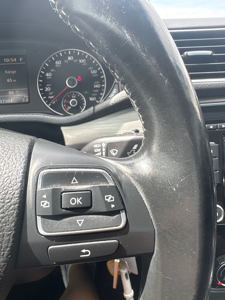 Photo 18 of this VOLKSWAGEN PASSAT