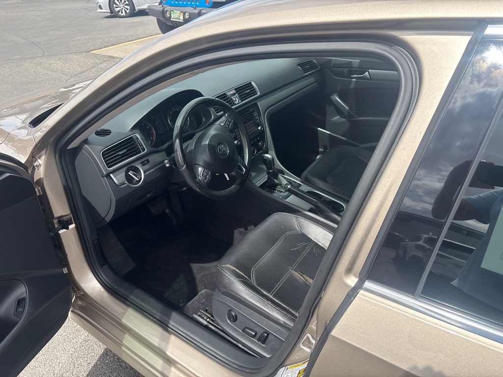 Photo 12 of this VOLKSWAGEN PASSAT