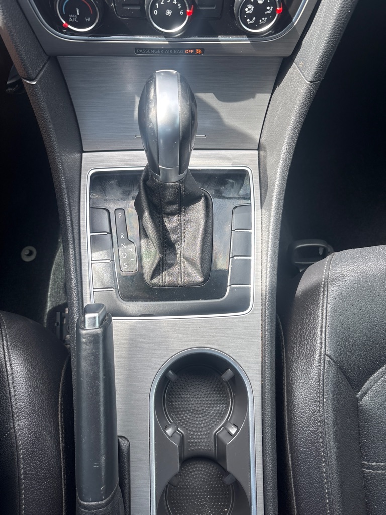 Photo 19 of this VOLKSWAGEN PASSAT