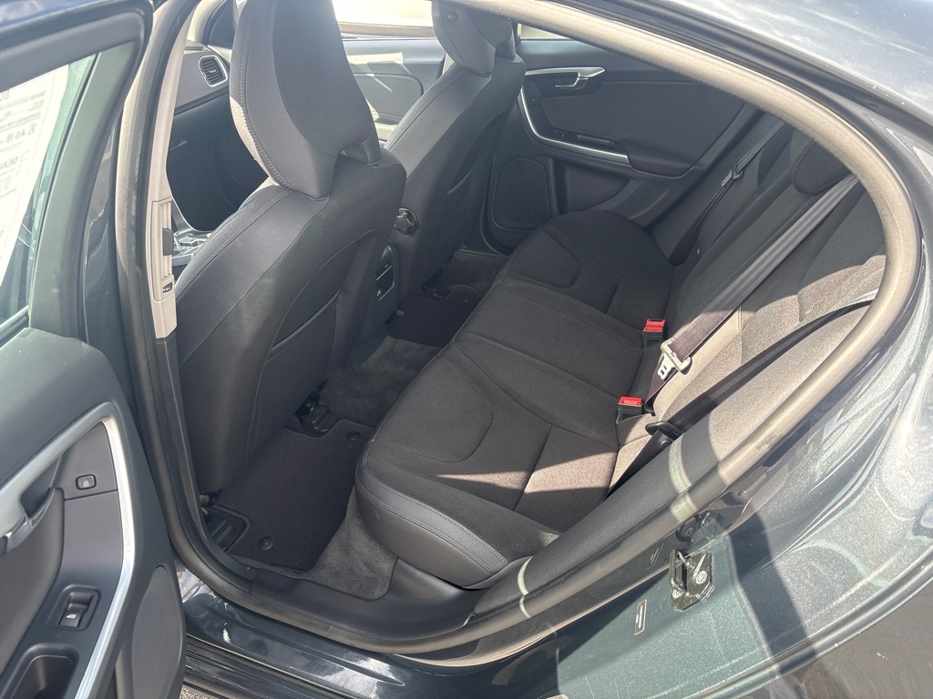 Photo 13 of this VOLVO S60