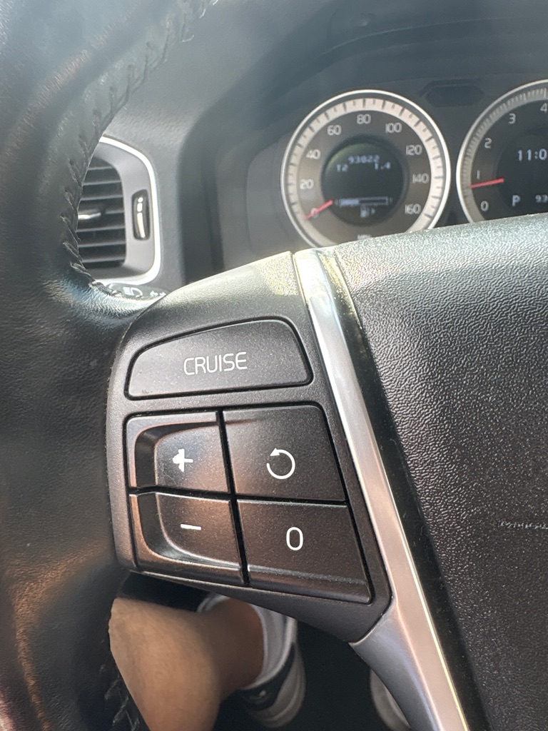 Photo 17 of this VOLVO S60