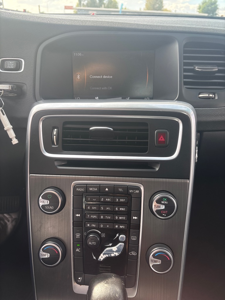 Photo 20 of this VOLVO S60
