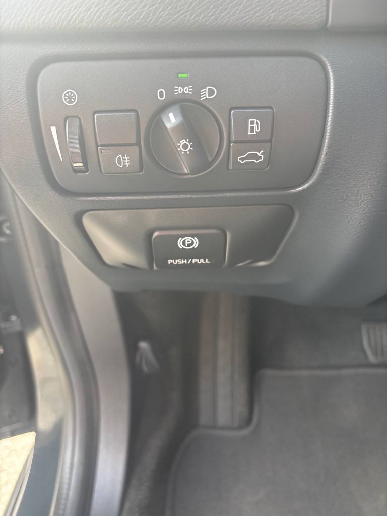 Photo 15 of this VOLVO S60