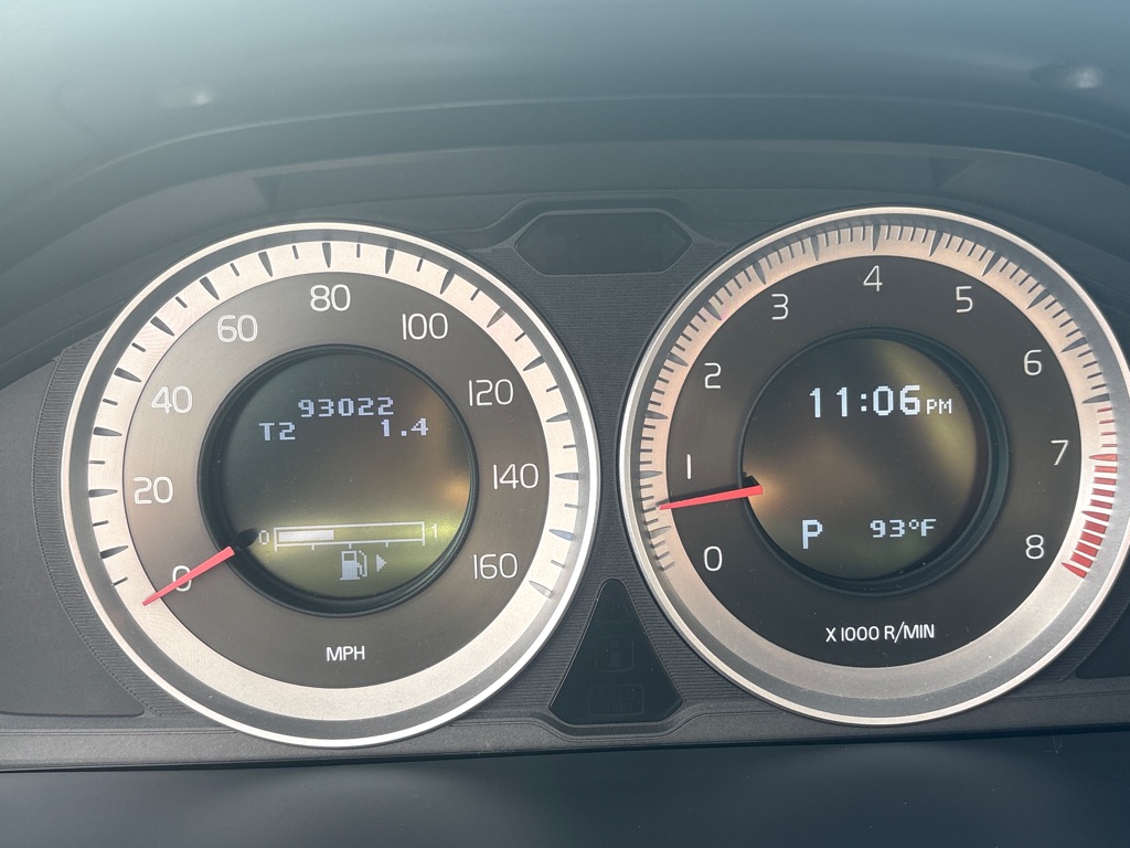 Photo 16 of this VOLVO S60