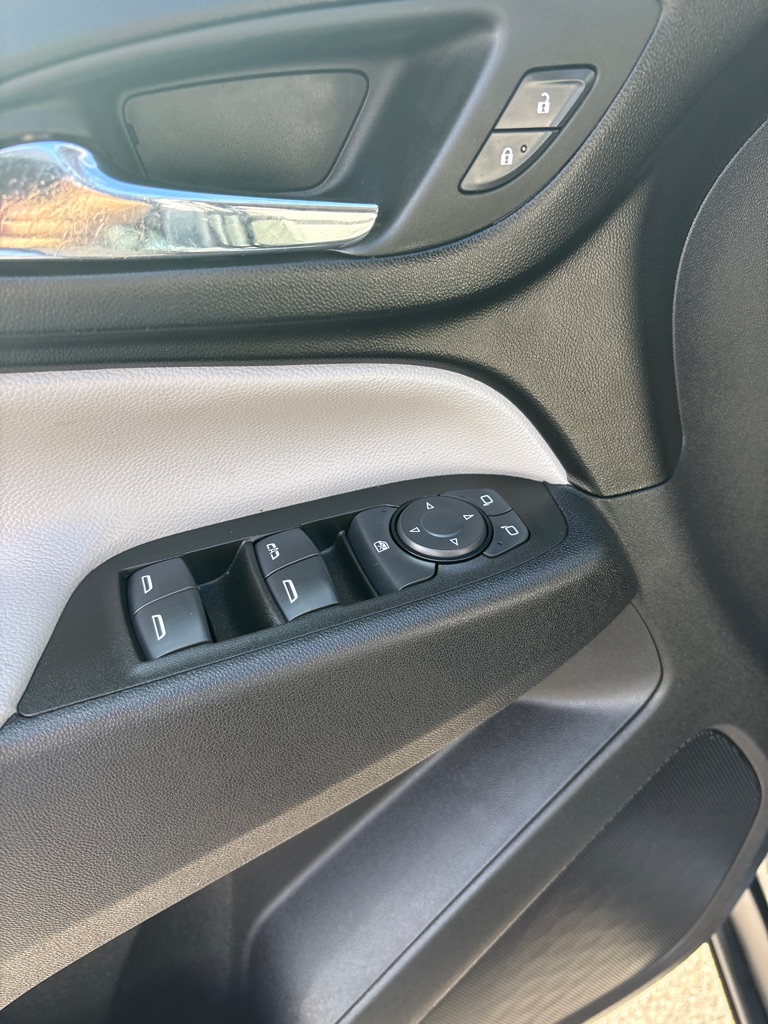 Photo 14 of this CHEVROLET EQUINOX