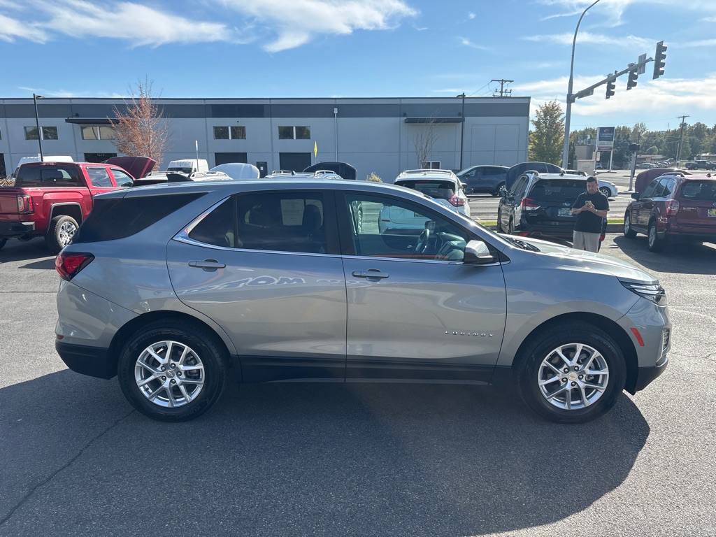 Photo 6 of this CHEVROLET EQUINOX