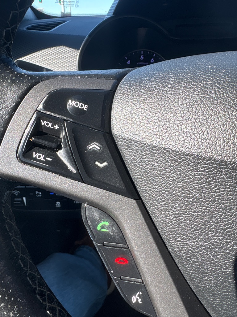 Photo 18 of this HYUNDAI VELOSTER