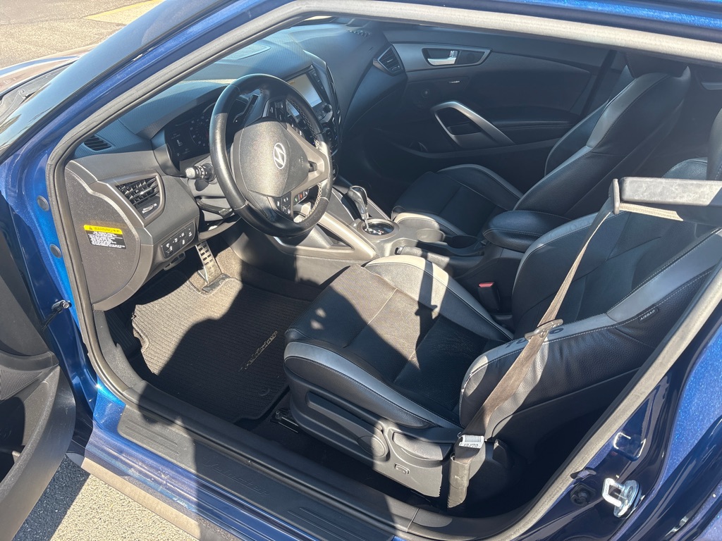 Photo 12 of this HYUNDAI VELOSTER