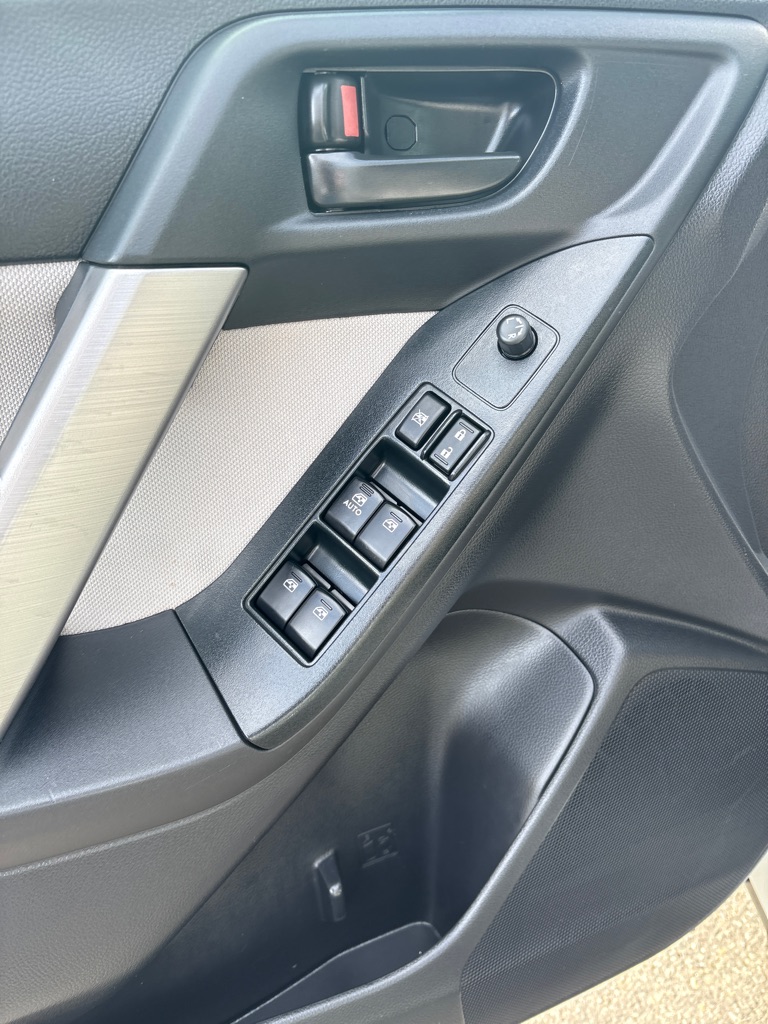 Photo 14 of this SUBARU FORESTER