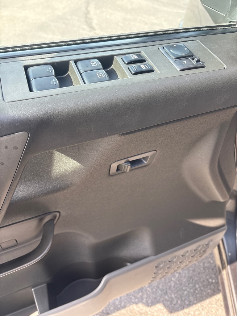 Photo 14 of this NISSAN TITAN