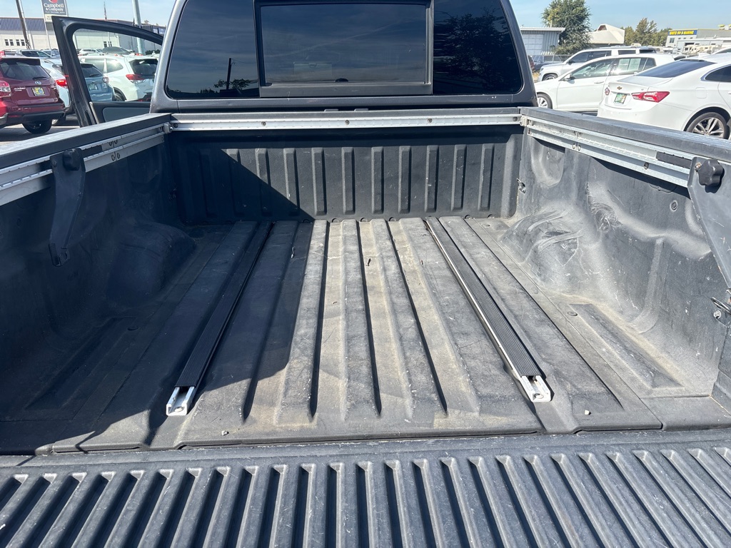 Photo 11 of this NISSAN TITAN