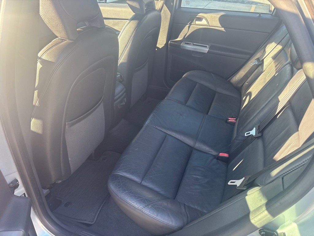Photo 13 of this VOLVO S40