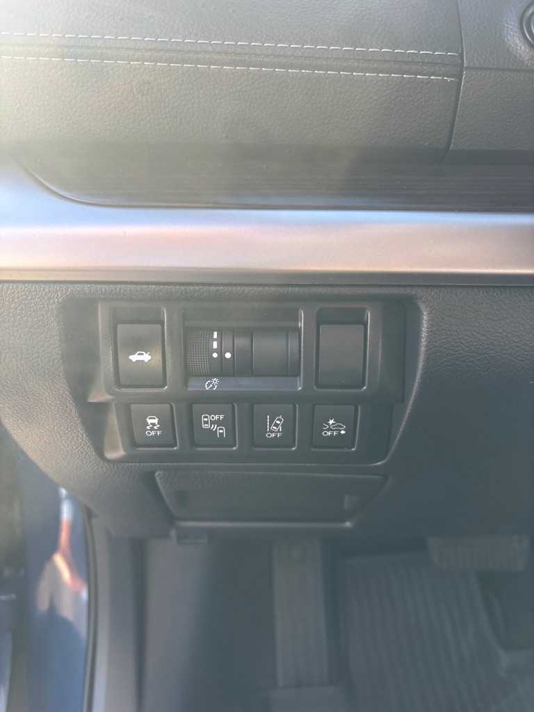 Photo 16 of this SUBARU LEGACY