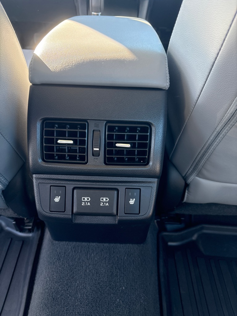 Photo 14 of this SUBARU LEGACY