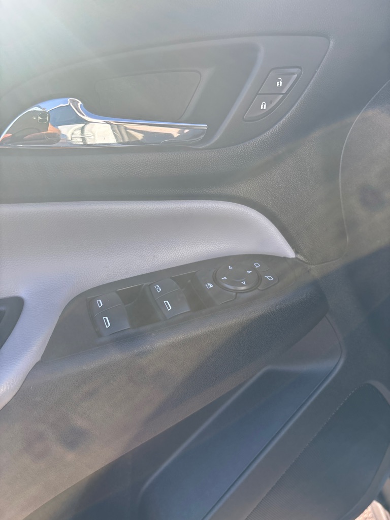 Photo 14 of this CHEVROLET EQUINOX