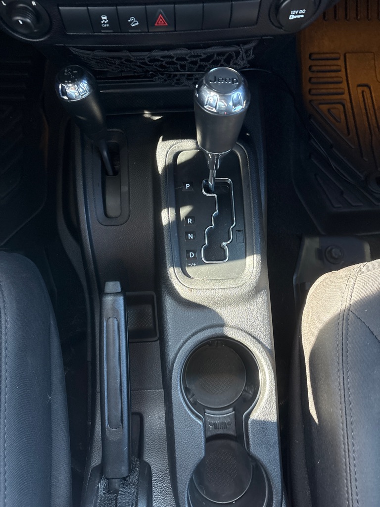 Photo 18 of this JEEP WRANGLER UNLIMI