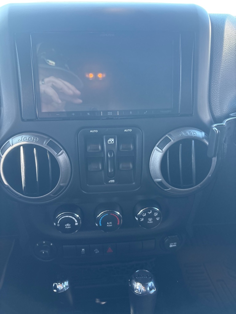 Photo 19 of this JEEP WRANGLER UNLIMI