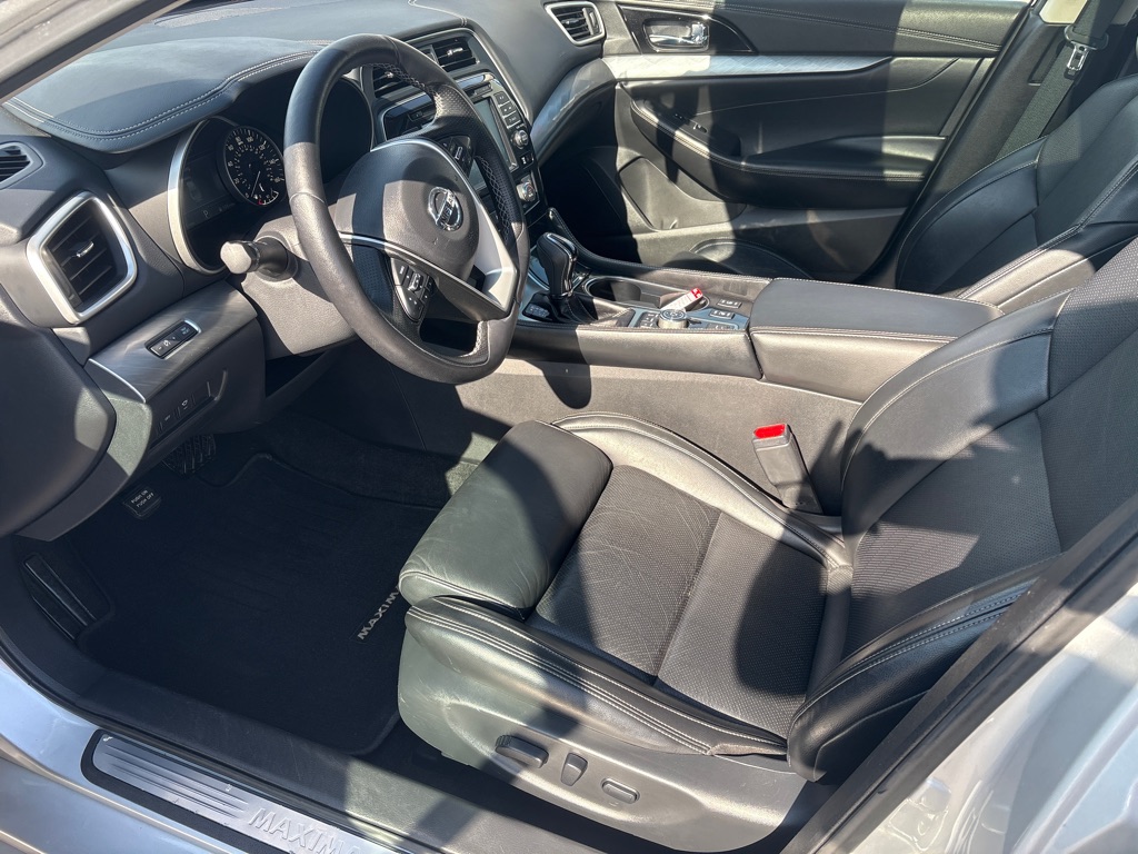 Photo 12 of this NISSAN MAXIMA