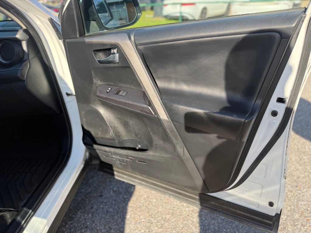 Photo 23 of this TOYOTA RAV4