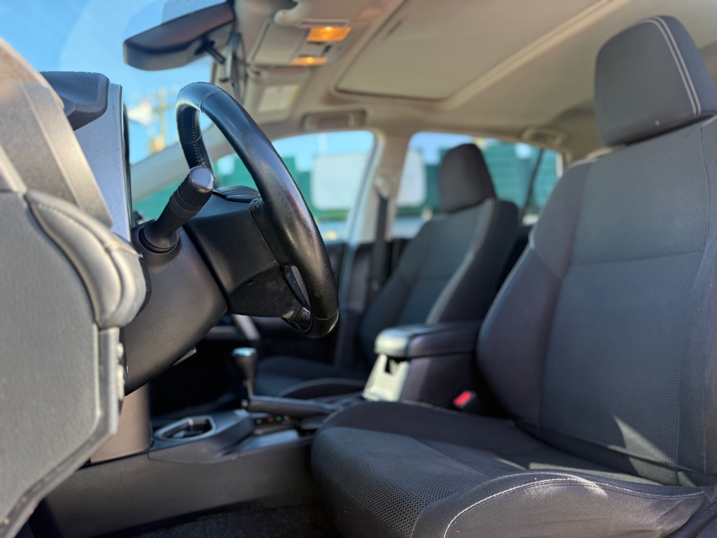 Photo 9 of this TOYOTA RAV4