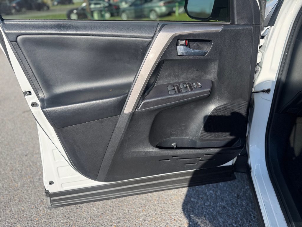 Photo 25 of this TOYOTA RAV4