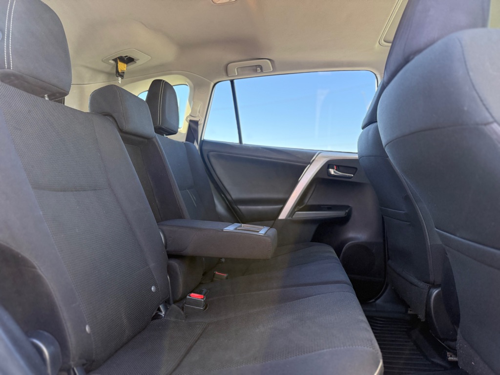 Photo 17 of this TOYOTA RAV4