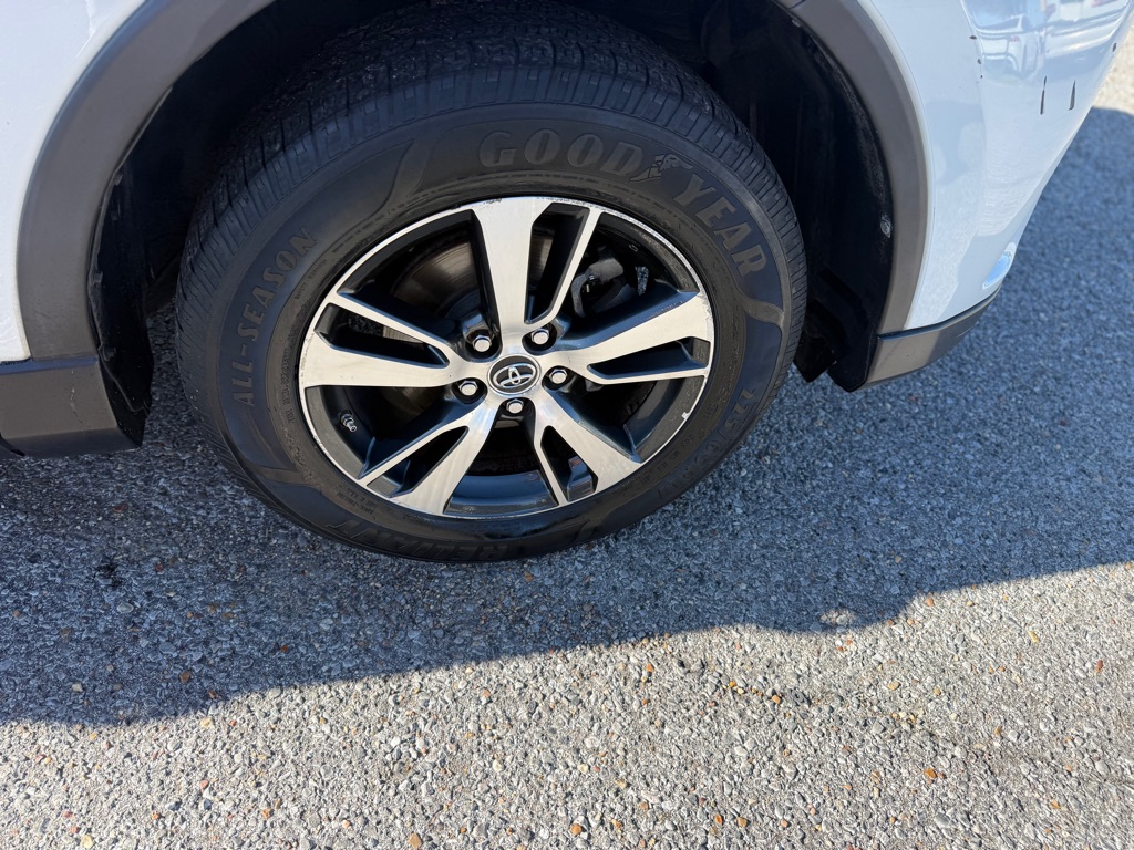 Photo 27 of this TOYOTA RAV4