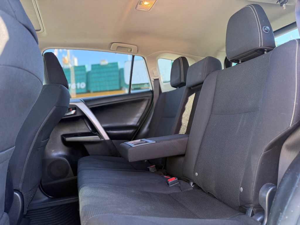 Photo 11 of this TOYOTA RAV4