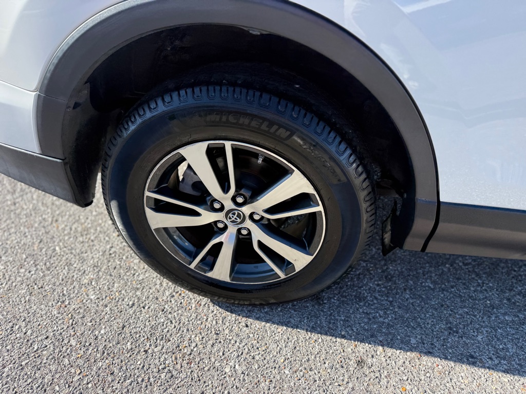 Photo 28 of this TOYOTA RAV4