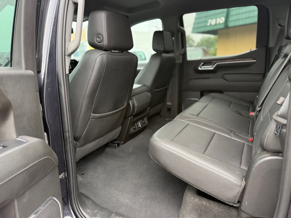 Photo 15 of this GMC SIERRA