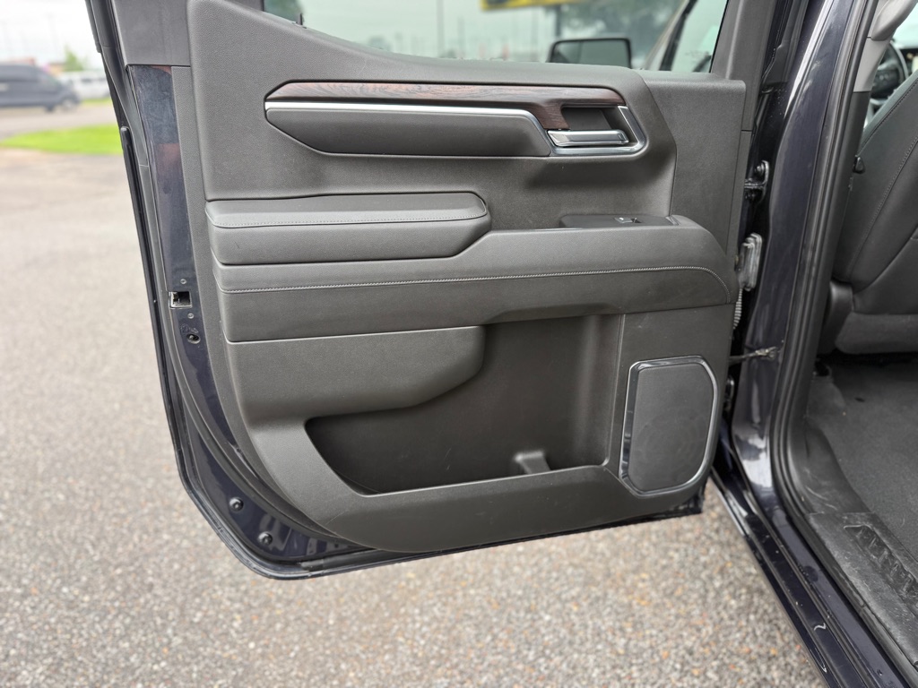 Photo 27 of this GMC SIERRA