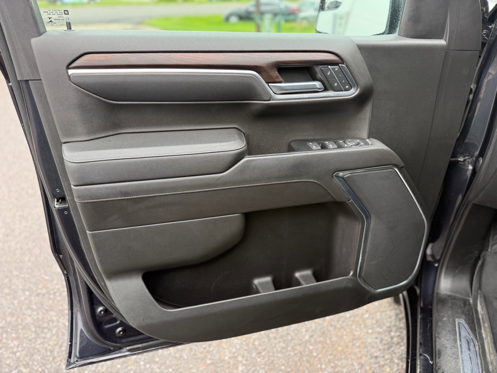 Photo 28 of this GMC SIERRA