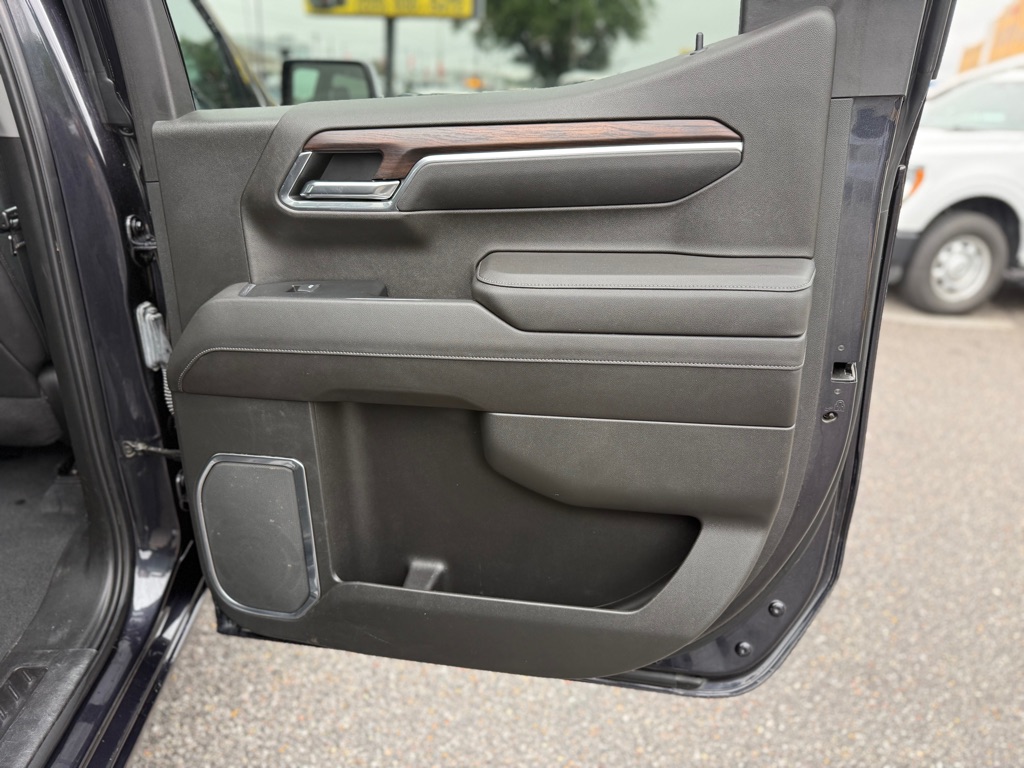 Photo 25 of this GMC SIERRA