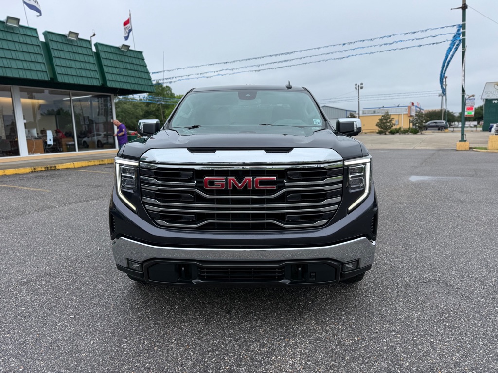Photo 2 of this GMC SIERRA