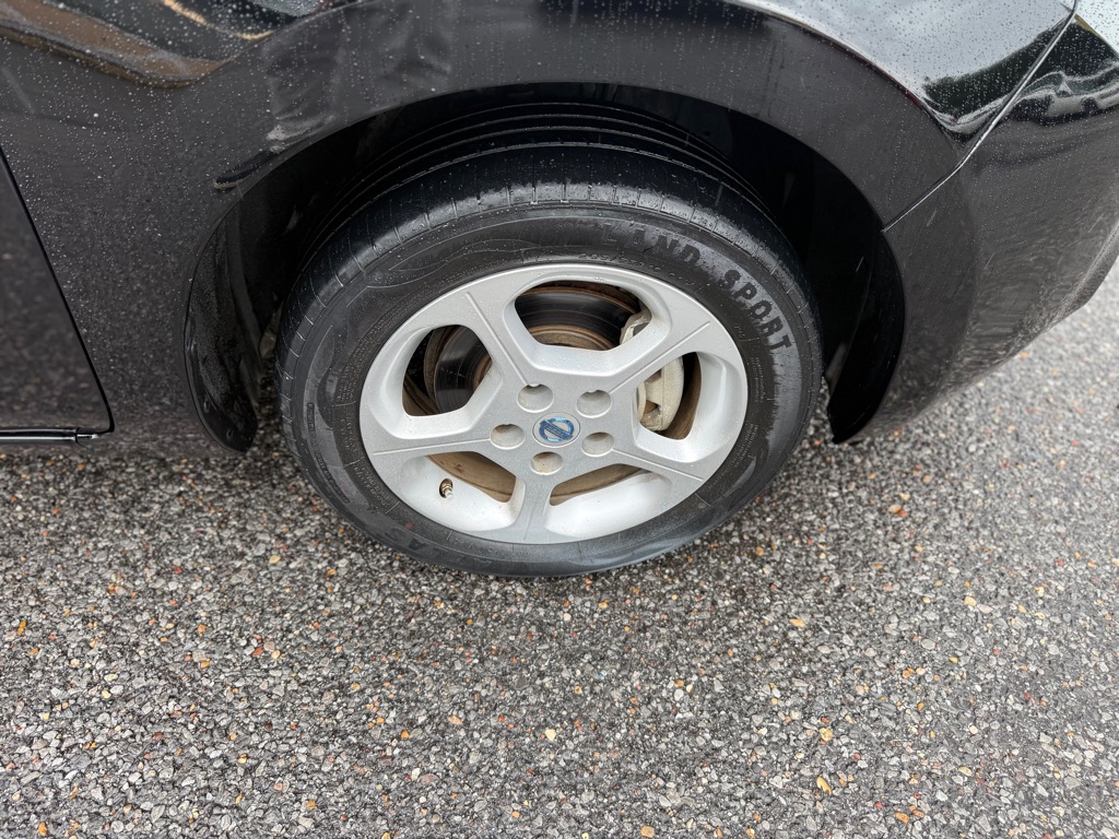 Photo 25 of this NISSAN LEAF
