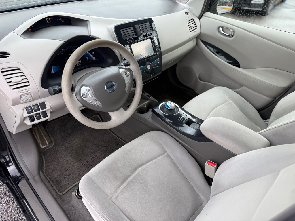 Photo 10 of this NISSAN LEAF