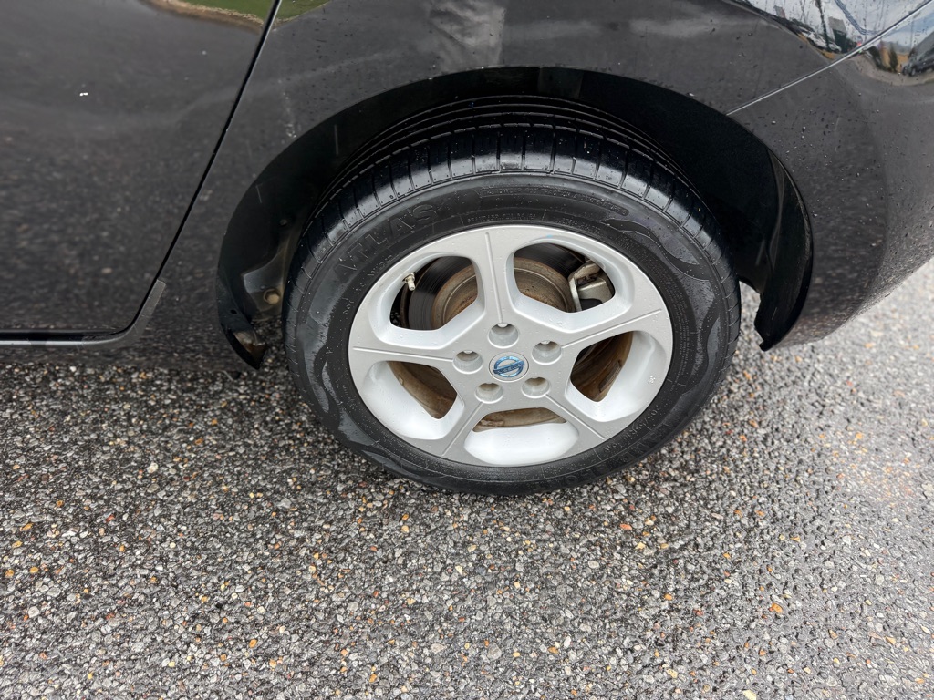 Photo 27 of this NISSAN LEAF