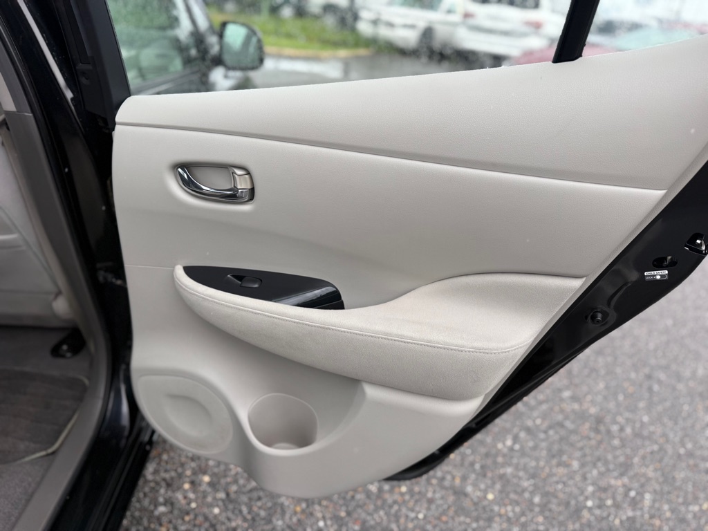 Photo 21 of this NISSAN LEAF