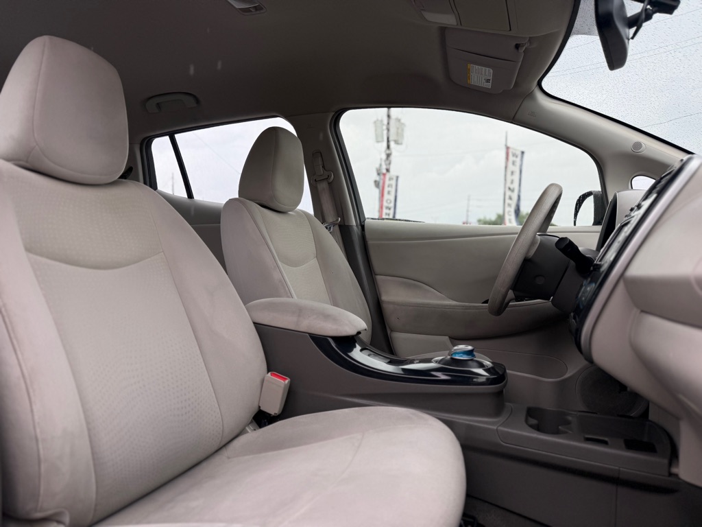 Photo 13 of this NISSAN LEAF