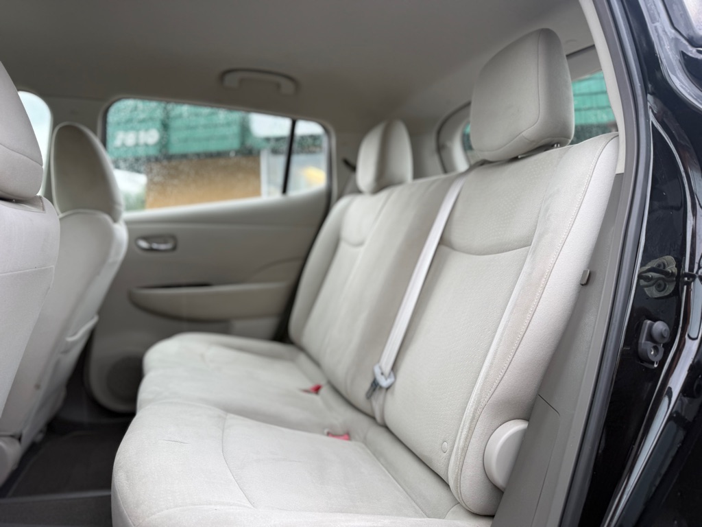 Photo 11 of this NISSAN LEAF